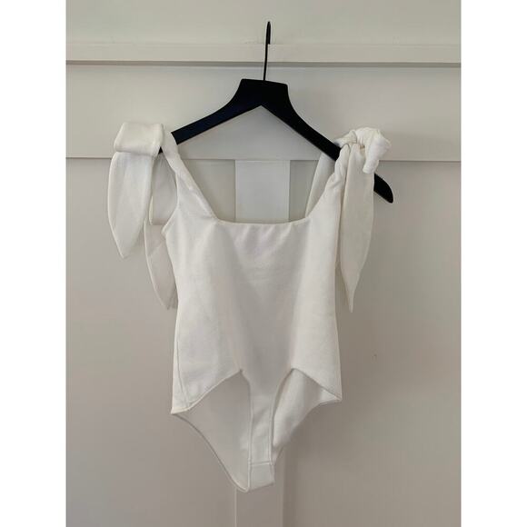Show Me Your Mumu Gidget Bodysuit in White Small Stretch Textured Lined Party - Picture 2 of 3